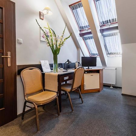 Hotel Pod Kasztanami Lublin Kültér fotó