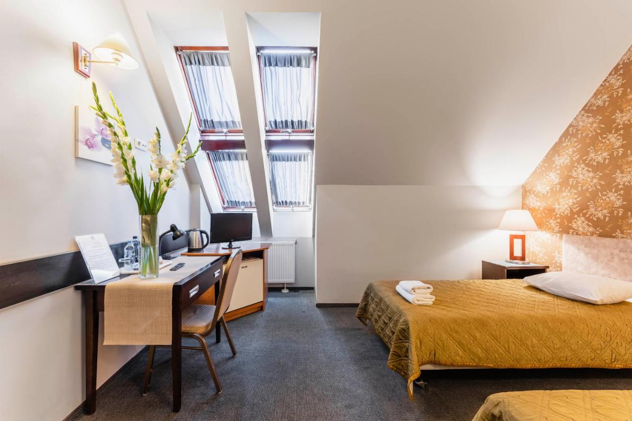 Hotel Pod Kasztanami Lublin Kültér fotó