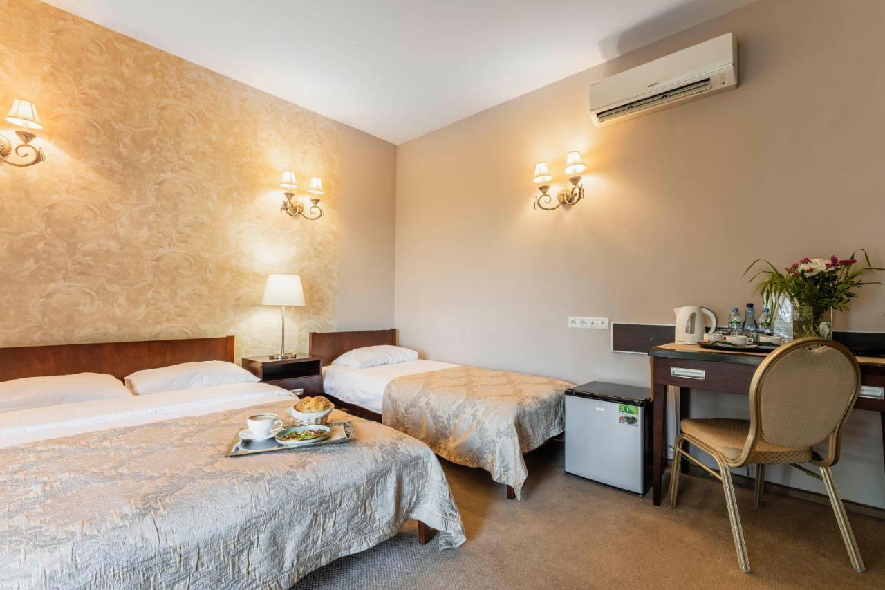 Hotel Pod Kasztanami Lublin Kültér fotó