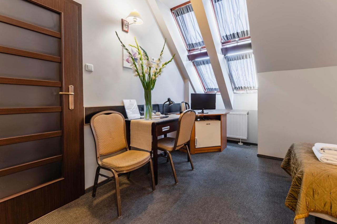 Hotel Pod Kasztanami Lublin Kültér fotó