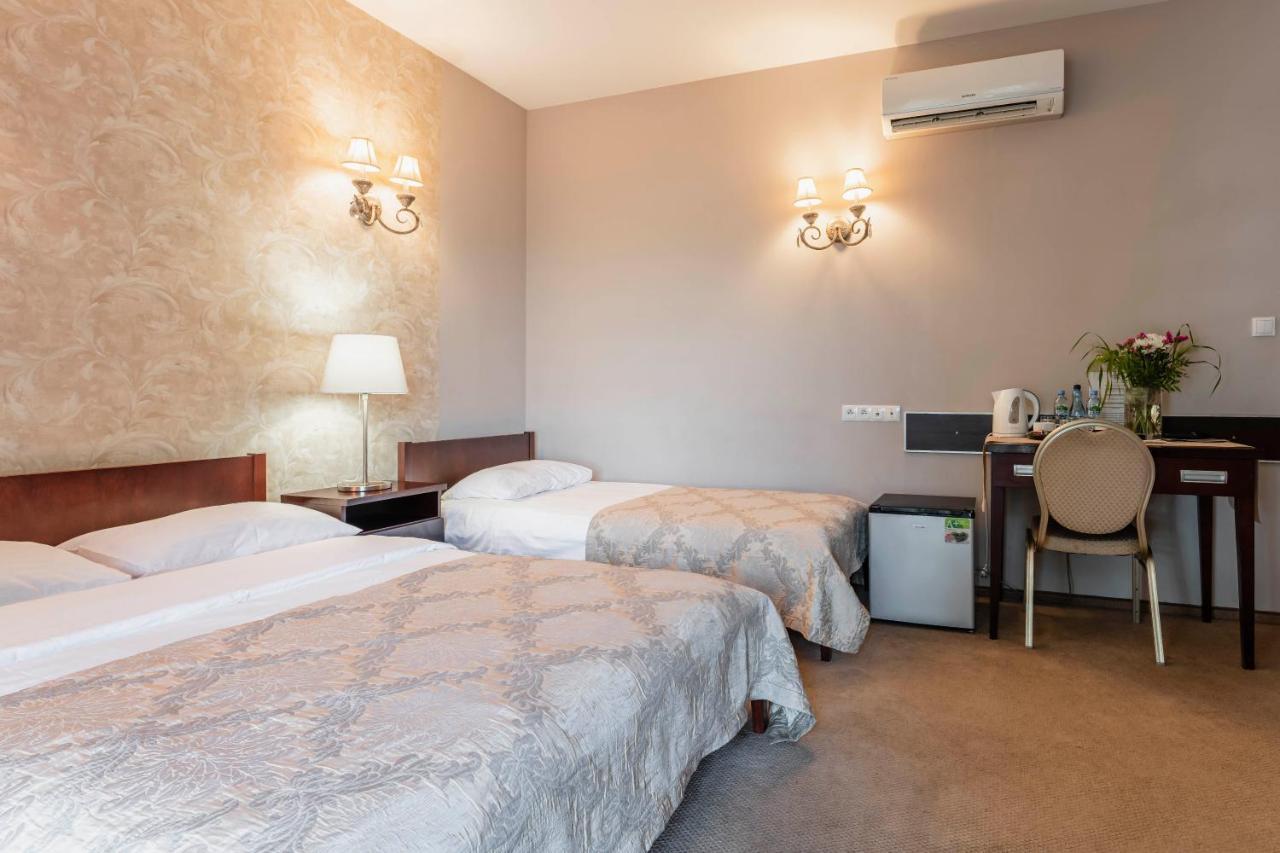 Hotel Pod Kasztanami Lublin Kültér fotó