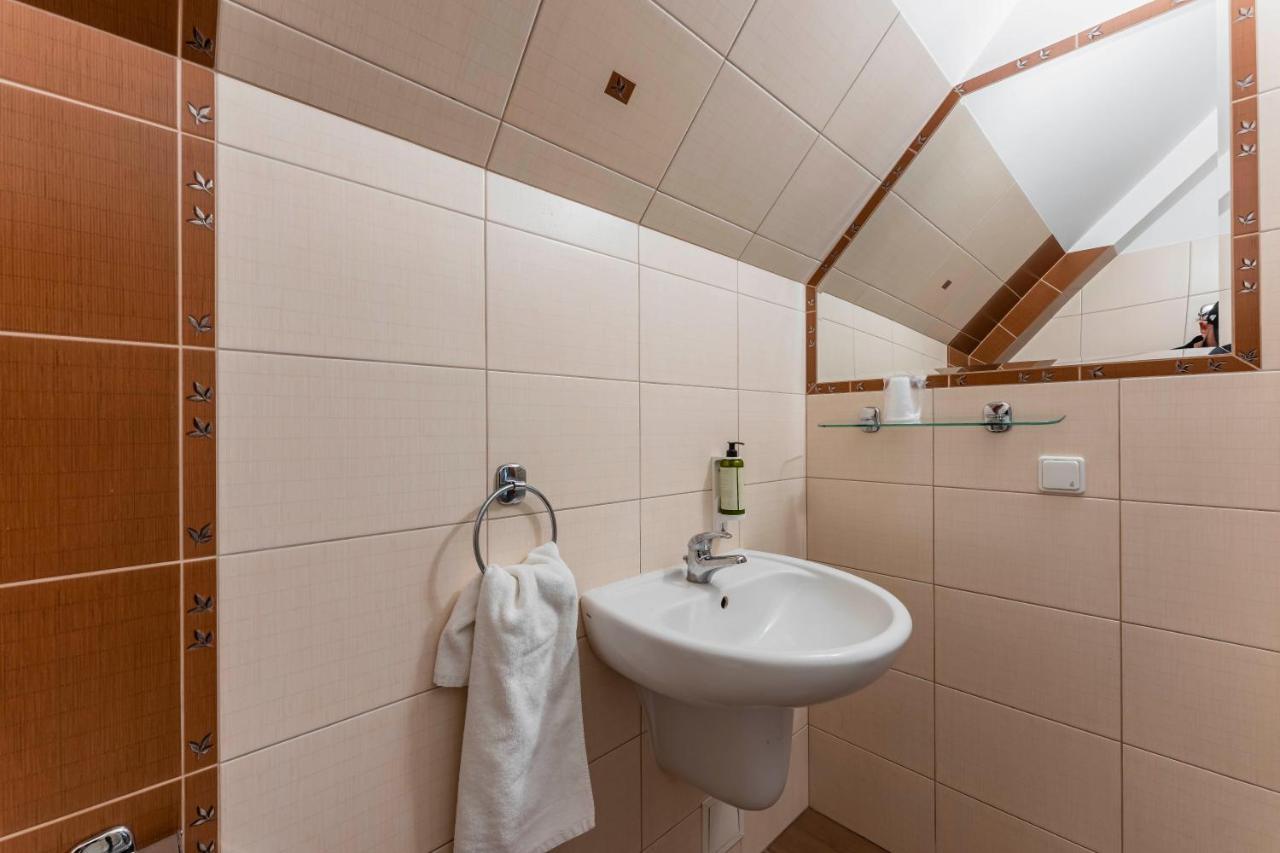 Hotel Pod Kasztanami Lublin Kültér fotó