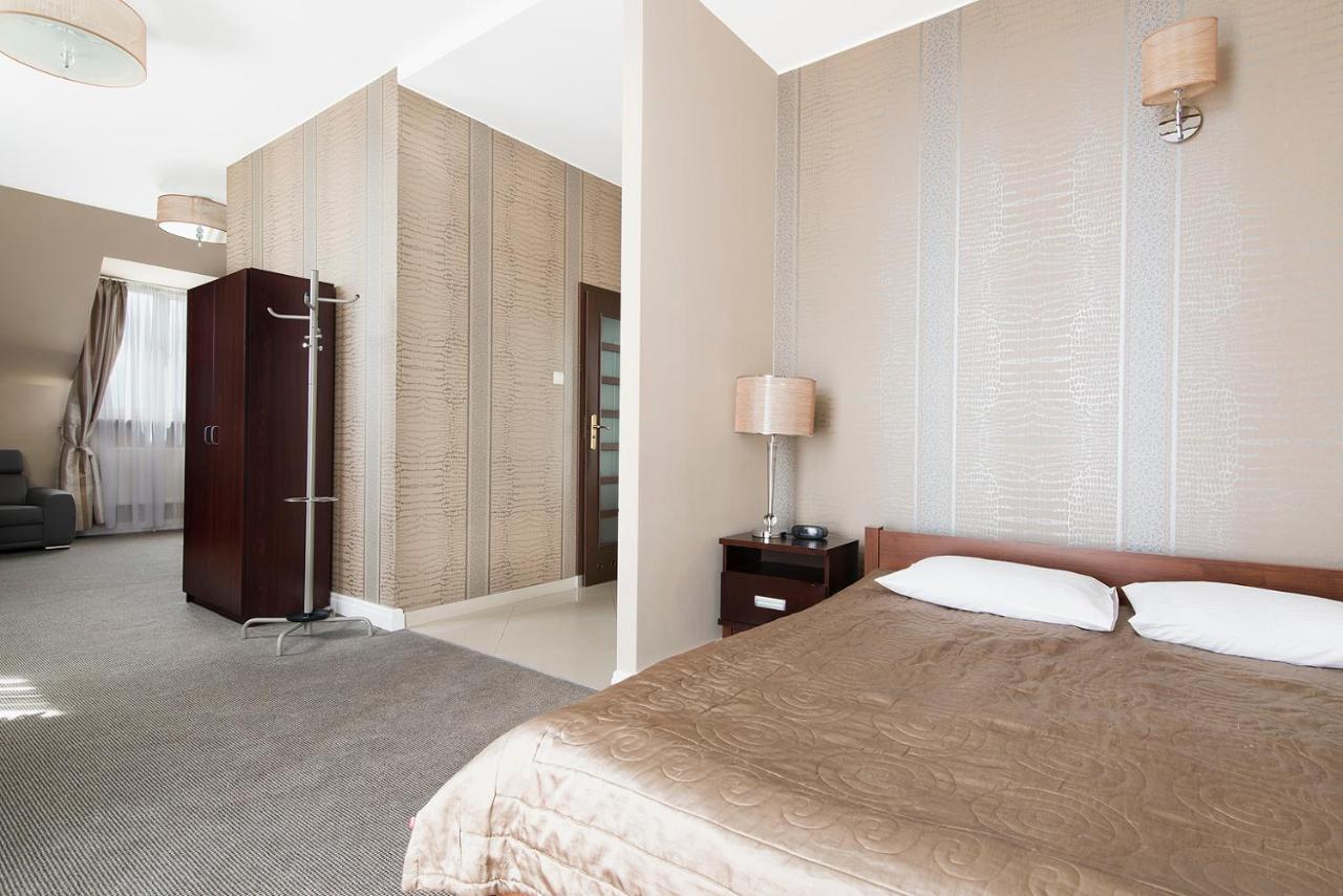 Hotel Pod Kasztanami Lublin Kültér fotó