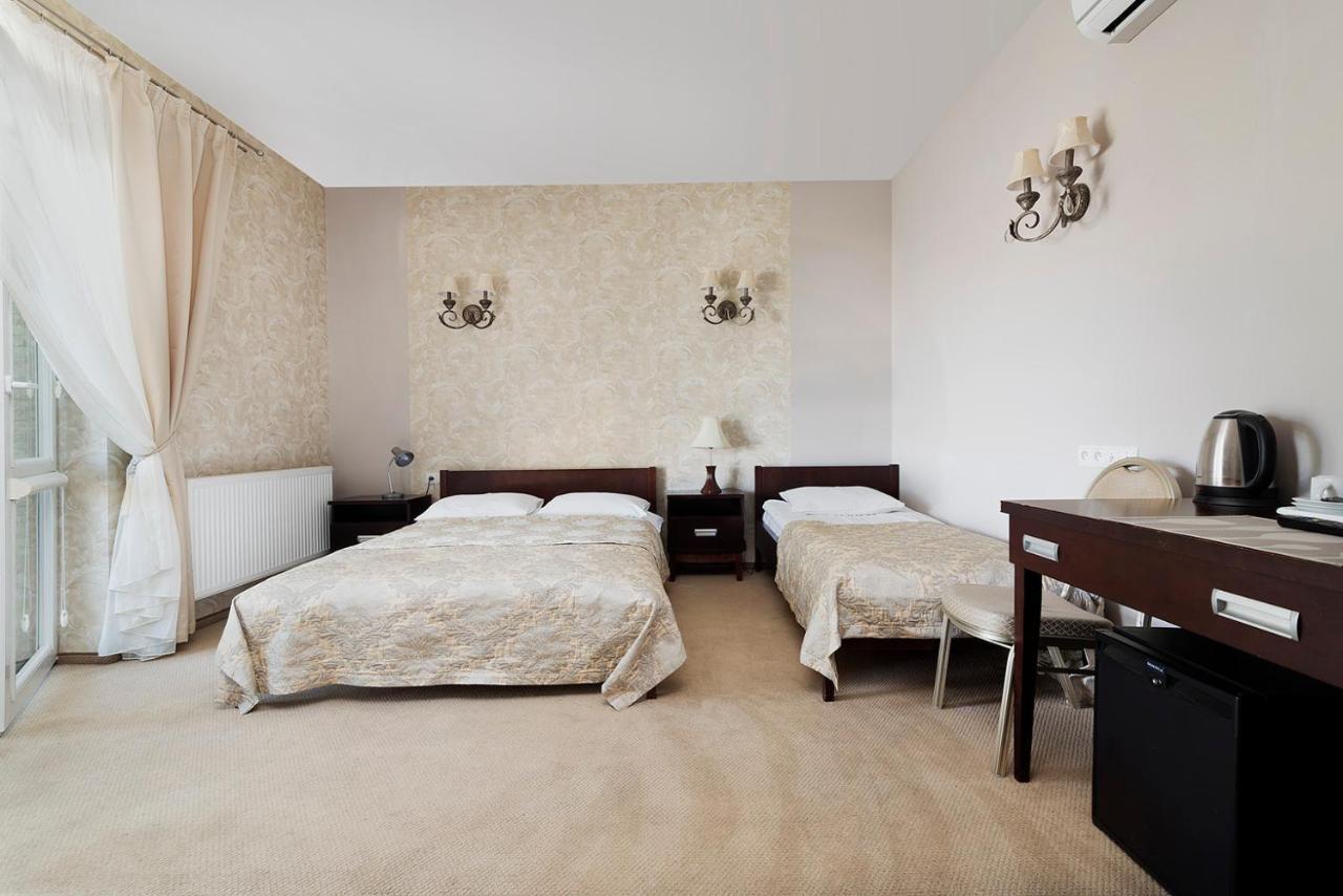 Hotel Pod Kasztanami Lublin Kültér fotó
